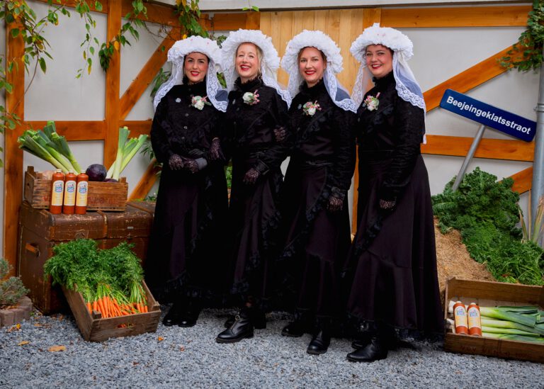 Zuskes van de Broéd en Broédegom: Chantal Smedts-Knoops, Denise Maas-Last, Malouke Hovens-Jacobs en Sanne Taihuttu-van Schaik